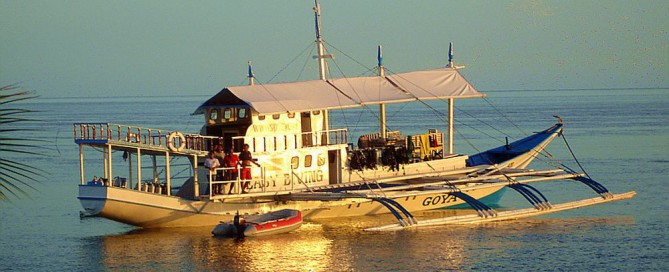 Dive Safari boat in the Philippines: Enjoying the sunset at one of the islands